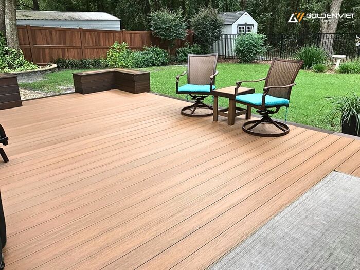 Cách vệ sinh sàn nhựa giả gỗ với nước